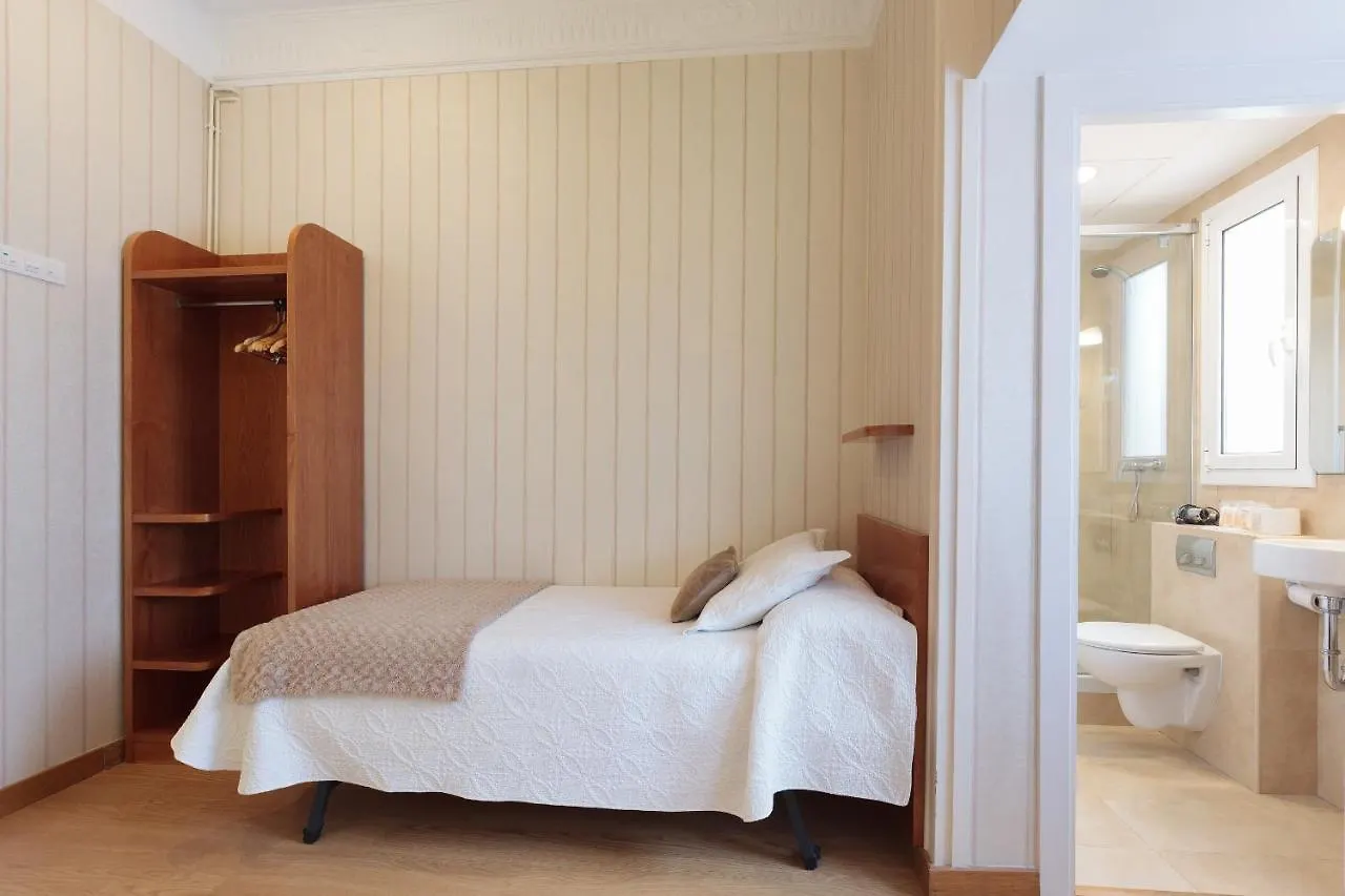 ברצלונה Hostal Oliva בית הארחה